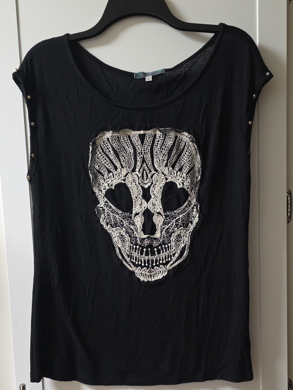 julie's closet Black Short Sleeve Top with Cream Lace Skull Size L
